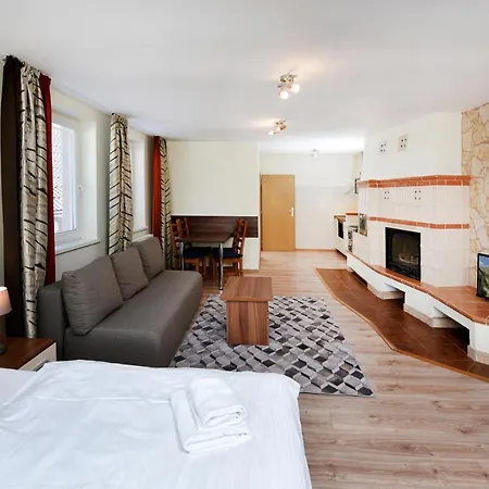 Aplend Julia טטרנסקה לומניקה