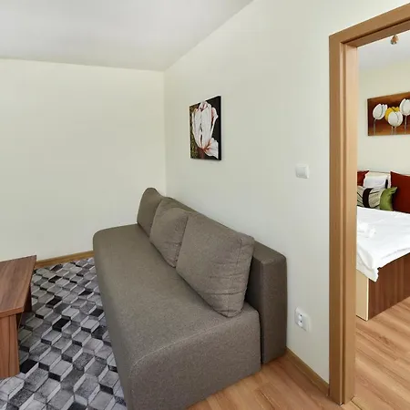 Aplend Julia טטרנסקה לומניקה