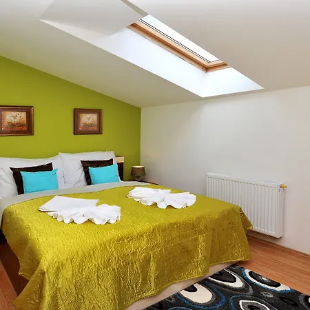 Aplend Julia טטרנסקה לומניקה