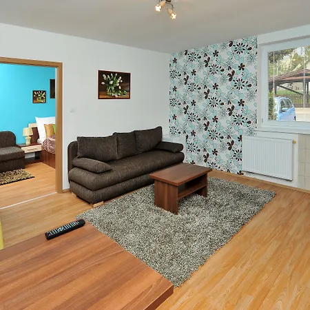 Aplend Julia טטרנסקה לומניקה